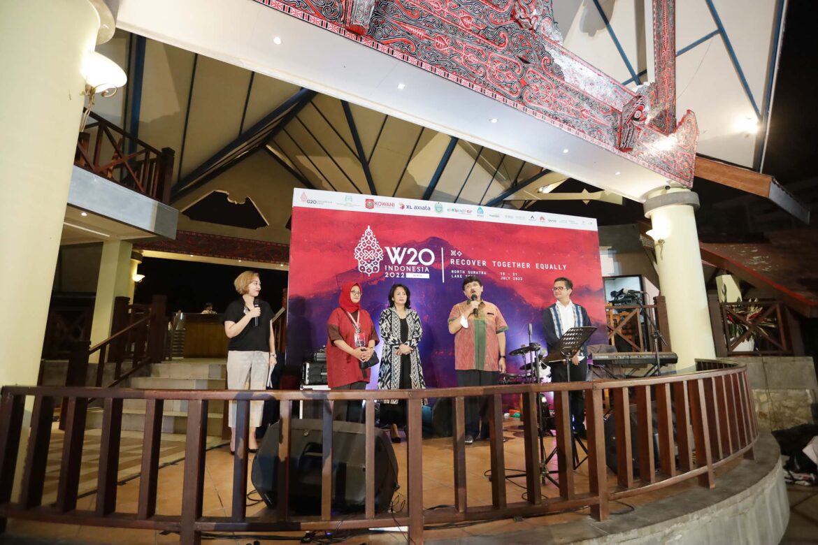 WELCOME DINNER W20 SUMMIT (POOLSIDE – HOTEL NIAGARA PARAPAT, 18 JULI 2022)